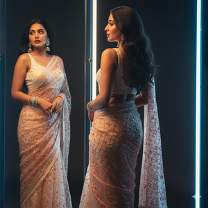 Hip Lean Reflection Pose 1